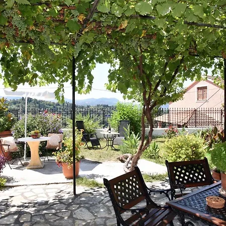 Holiday home Traditional On The Hillside Of Antiperni *