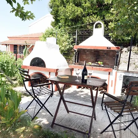 Traditional On The Hillside Of Antiperni Hébergement de vacances *