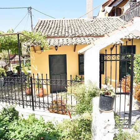 Traditional On The Hillside Of Antiperni Hébergement de vacances