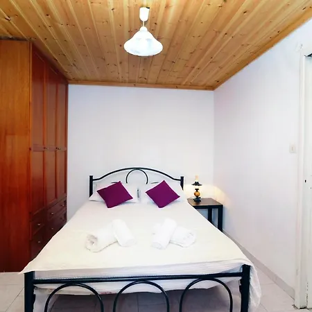 Traditional On The Hillside Of Antiperni Holiday home Antipernoi