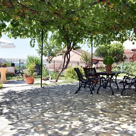 Traditional On The Hillside Of Antiperni Holiday home Antipernoi