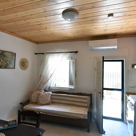 Holiday home Traditional On The Hillside Of Antiperni