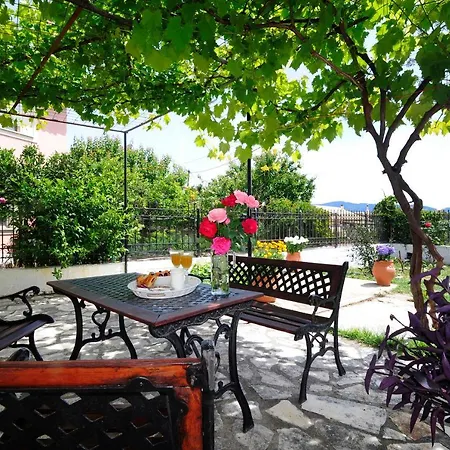 Holiday home Traditional On The Hillside Of Antiperni