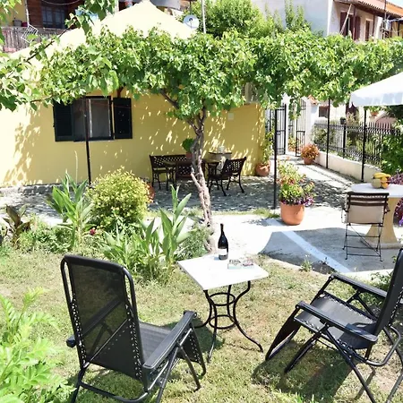 Holiday home Traditional On The Hillside Of Antiperni *